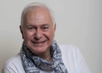 Γιώργος Φρατζεσκάκης: «Παίζω πιο πολλούς ρόλους στη ζωή απ΄τη σκηνή»