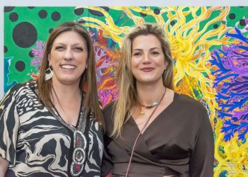 Elena Kos: Εγκαίνια με την οικογένειά της μαζί