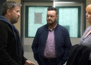 Κάνε ότι κοιμάσαι: Τι υποπτεύεται ο Φλωρής για την Μπετίνα;