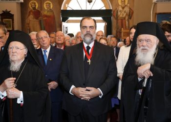 Χειροθεσία του Νικόλα Πατέρα σε Άρχοντα Οφφικιάλιο “Ευταξία”