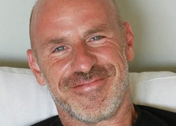 Στέφανος Ξενάκης: «Γράφω για να εκφράσω το συναίσθημά μου»