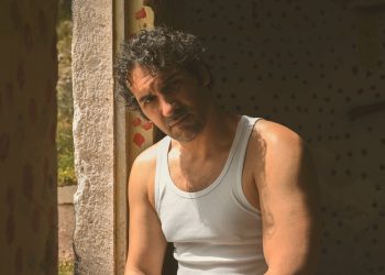 Στέφανος Κακαβούλης: «Ηθοποιός γεννιέσαι για να γίνεις»