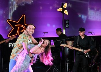 Έλενα Παπαρίζου & Πάνος Μουζουράκης: Μια φαντασμαγορική νύχτα