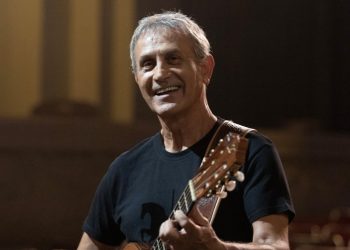 Γιώργος Νταλάρας  «Θα είμαστε μαζί»