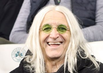 Νίκος Καρβέλας: Έτοιμο το κανάλι του στο You Tube