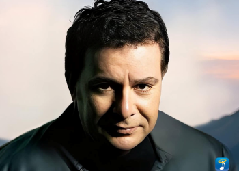 Μανώλης Μητσιάς  «Το Άσπρο Και Το Μαύρο»