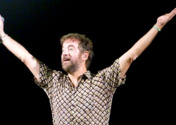 Αποθεώθηκε ο Κωστής Μαραβέγιας στο Φεστιβάλ Παραμυθιάς