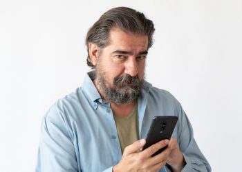 Ο Γιάννης Δρακόπουλος γίνεται «Caveman»