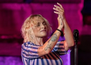 Mαγική Ελεωνόρα Ζουγανέλη στο Μικρό Θέατρο Επιδαύρου