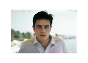 Πέθανε ο θρυλικός Alain Delon