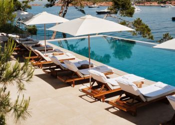 The Great Sunday Pool Club στο Four Seasons Astir Palace Hotel Athens