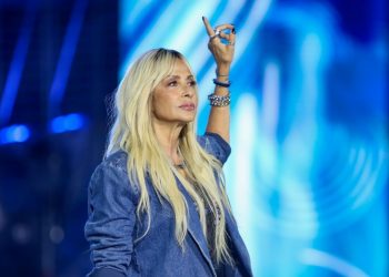 Η Άννα Βίσση στη γιορτή «Αθήνα 2004, 20 χρόνια μετά»