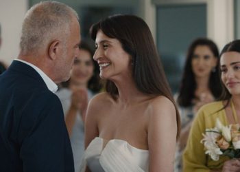 Γης της ελιάς: Ο Στάθης και η Ιουλία παντρεύονται