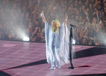 Άννα Βίσση: Το glam seventies look που φόρεσε στο Καλλιμάρμαρο