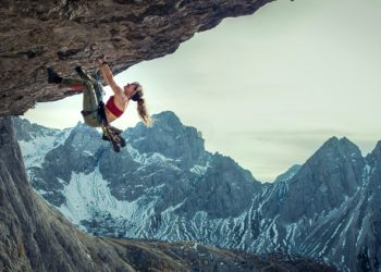 Cliffhanger: Όσα θες να μάθεις για τη συναρπαστική ταινία δράσης