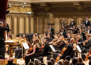 Christmas Gala Dinner για τη Μousa