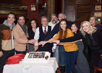 Κοπή πίτας «Στο διπλανό δωμάτιο ή το έργο του δονητή»