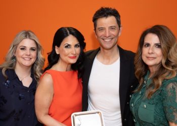 5 χρόνια «Δίπλα στη Γυναίκα» με γκεστ τον Σάκη Ρουβά