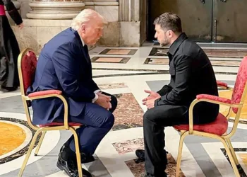 Όταν η ιστορία μιλά: Η δεύτερη συνάντηση Τραμπ και Ζελένσκι στην κηδεία του Πάπα Φραγκίσκου