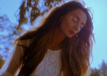 Η Cilia Κatrali κάνει «Πατίνια στο φεγγάρι»