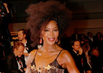Naomi Campbell στις Κάννες: Εντυπωσιακή στο κόκκινο χαλί