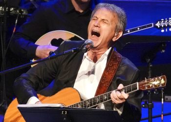 Γιώργος Νταλάρας: Φώτο-άλμπουμ από τις συναυλίες στο Μέγαρο