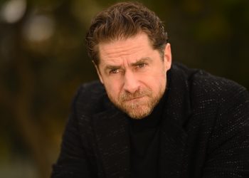 O τιμωρός: Σε ποιον θα αποκαλύψει την ταυτότητά του