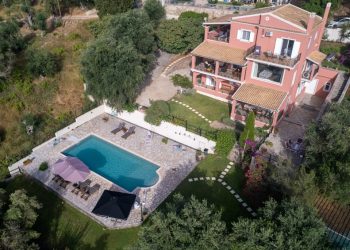 «Sissi Luxury Villa» στην πανέμορφη Κέρκυρα