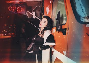 «Ελένη – Η δίκη μιας πόρνης» σε καλοκαιρινή περιοδεία