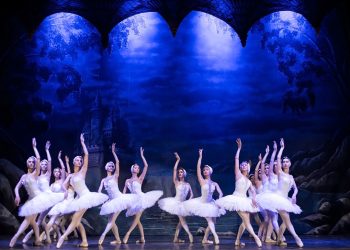 «Η λίμνη των κύκνων» σε καλοκαιρινή περιοδεία