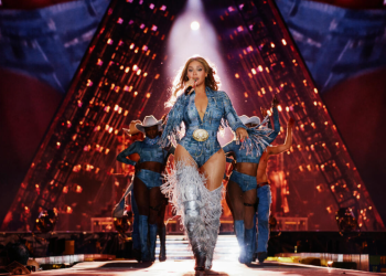 Beyoncé: Εκθαμβωτική με μπότες Christian Louboutin