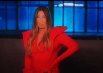 Είδωλο η Άντζελα Δημητρίου στο νέο hit «Και μην ακούσω τίποτα»