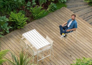 Ο Κωστής Μαραβέγιας στον Κήπο του Μεγάρου