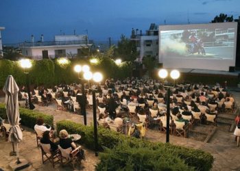 Ανάβουν οι προβολείς για ειδικά αφιερώματα