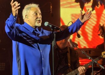 Ξετρέλανε το Αθηναϊκό κοινό ο Tom Jones