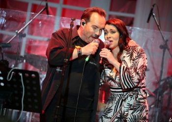 Kώστας Μακεδόνας: Αποθεώθηκε στην ταράτσα του Λαμπέτη