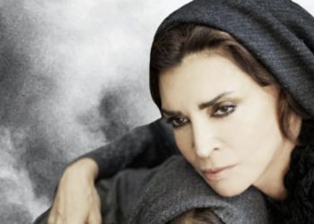 H Μιμή Ντενίση γίνεται «Αγία Φιλοθέη»