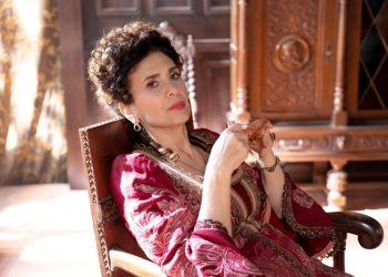 Μάγισσα-Φλεγόμενη Καρδιά: Ποια είναι η Φλώρα Δάνδολου