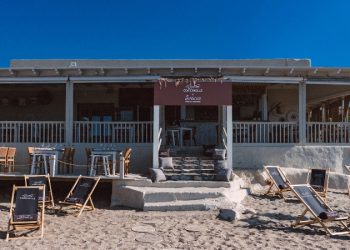 Η Coccinelle ταξιδεύει στη Μήλο