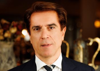 Γιώργος Διαμαντόπουλος: Γεφυρώνει το Δίκαιο με την Τέχνη