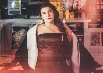 Λυδία Κονιόρδου: «Το θέατρο είναι πυξίδα για τη ζωή μας»