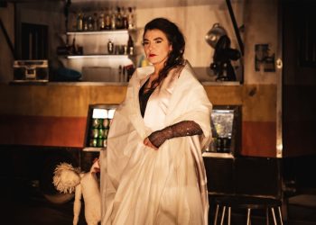 «Eλένη-Η δίκη μιας πόρνης» με την Λυδία Κονιόρδου σε περιοδεία