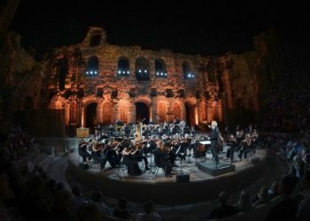 Το Μέγαρο στο κατάμεστο Ηρώδειο