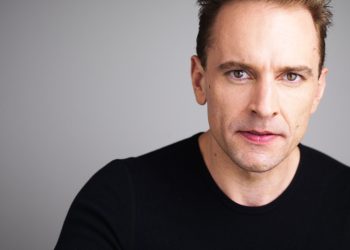 Ο Gene Gillette στην Ελλάδα