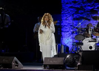 Gloria Gaynor: Κατέκτησε τη σκηνή του Sani Festival