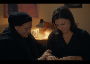 Porto Leone-Στη γειτονιά με τα κόκκινα φανάρια: Μαυροντυμένος Πειραιάς