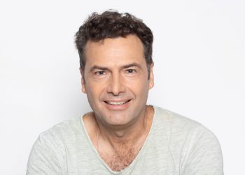 Παναγιώτης Μπουγιούρης: «Στο θέατρο πουλάει η αλήθεια»