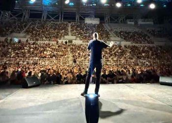 Αλέξανδρος Τσουβέλας: Ο «Εξωγήινος» απογείωσε την Πάτρα