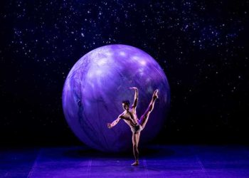 «Pierre Cardin-O χορός του Γαλαξία» στο Christmas Theater