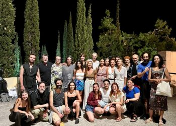 «ζ – η – θ, ο Ξένος» στο κατάμεστο Θέατρο Δάσους